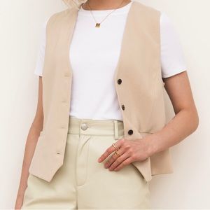Urbanic | Tops | Urbanic Simplicity 